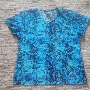 Zoe & Chloe Far Out Tie Dye Blue Women's 2-Pocket STRETCH V-Neck Print Scrub Top